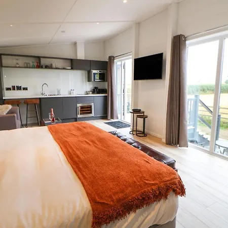 Bowes Hideaway